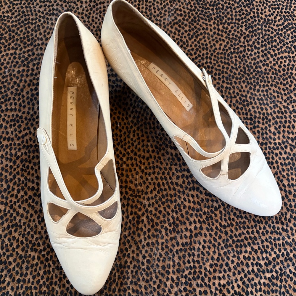 Fabulous Vintage Perry Ellis pumps!!!
